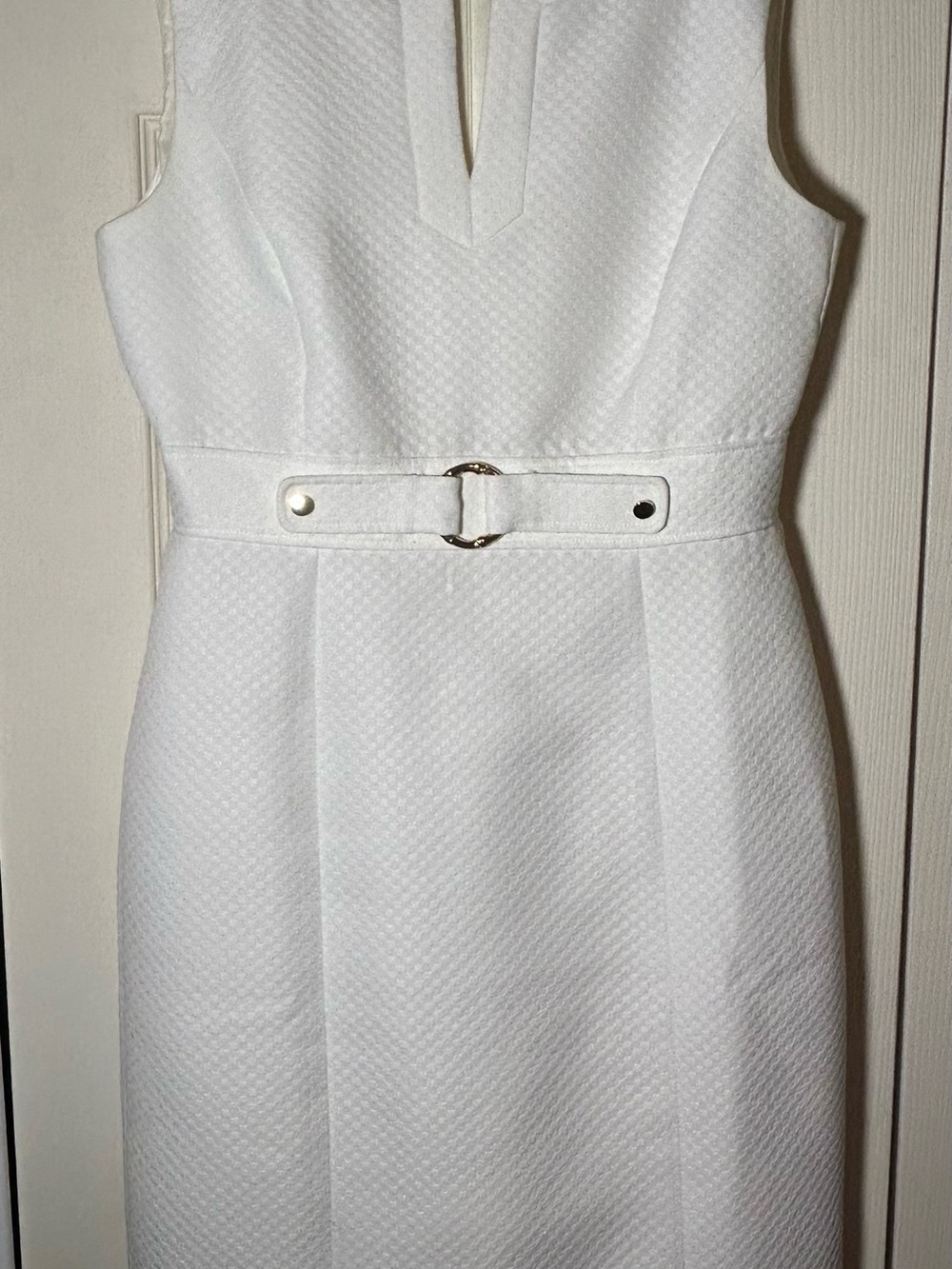 Chelsea Rose Women's White Textured Flared Dress w/ Gold
Belt Adornments- Size 8